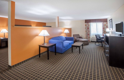 South Haven Hotel | Baymont by Wyndham South Haven