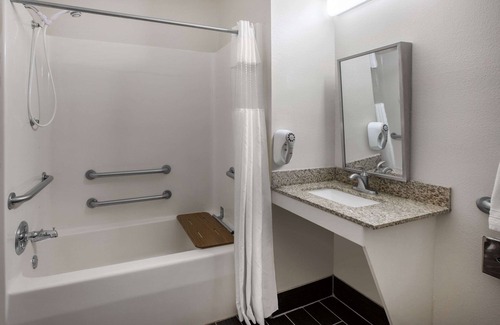 South Haven Hotel | Baymont by Wyndham South Haven