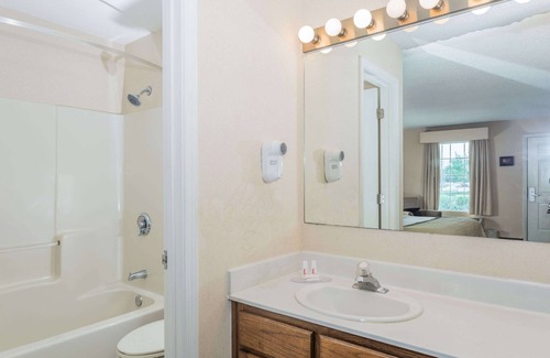 Valdosta Hotel | Baymont by Wyndham Valdosta at Valdosta Mall