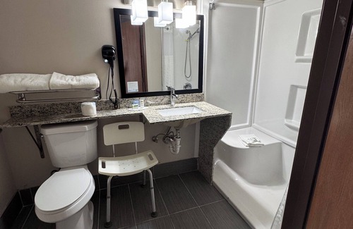 Richmond Hotel | Baymont Inn & Suites by Wyndham Richmond