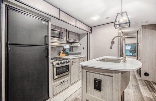 Traverse City House | 🌅 Bayshore House – Private Beach Power Island Views Opt RV Pads Firepit ➠ 7633