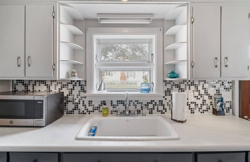 Rock Hall House | Bayside Cottage steps from Rock Hall Harbor