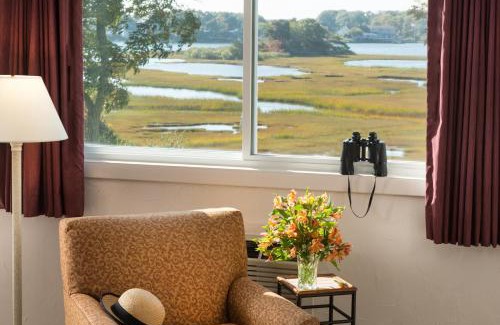 West Yarmouth Hotel | Bayside Resort Hotel
