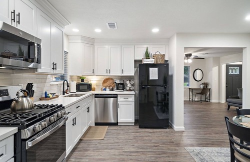 Baytown House | Baytown Family Oasis: Large Private Yard