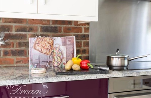 Holworth Cottage | BAYTREE LODGE, pet friendly, luxury holiday cottage in Osmington