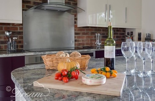Holworth Cottage | BAYTREE LODGE, pet friendly, luxury holiday cottage in Osmington