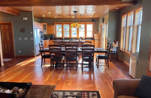 Bayview House | Bayview Beauty close to Silverwood theme Park.