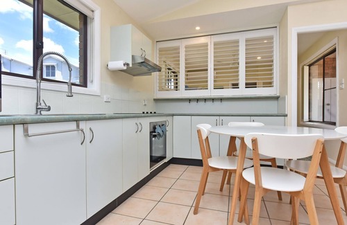 Soldiers Point Cottage | Bayview Cottage - Tranquil beachfront break