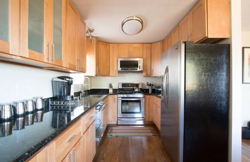 Monterey House | Bayview Cottage - Monterey House - Walk to Cannery Row