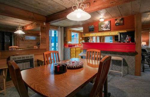 Bayview House | Bayview Float Home on Lake Pend O'reille