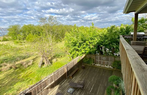 Keansburg House | Bayview Getaway with Hot Tub & NYC Skyline View | 2 Min Walk to Beach