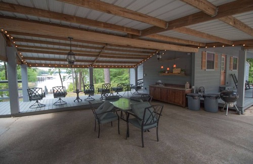 Negreet House | Bayview Lodge .