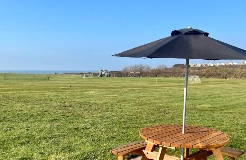 Freshwater House | BAYVIEW self-catering coastal bungalow in rural West Wight