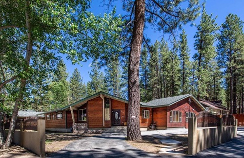 Summit Estates Cabin | BBCourt Sleeps 16 5b Game Room