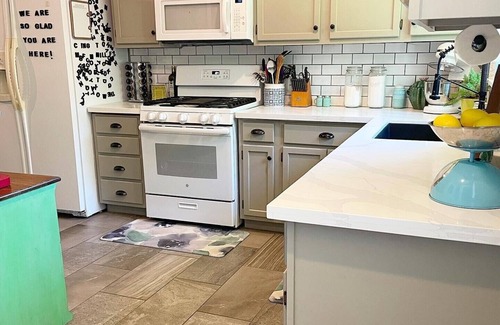 College Station House | BCS Back Forty- fully stocked home & great yard—close to A&M, great food & fun.