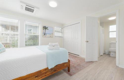 Jacksonville Beach Apartment | Be a Nomad - Ocean Breeze - Steps from Beach