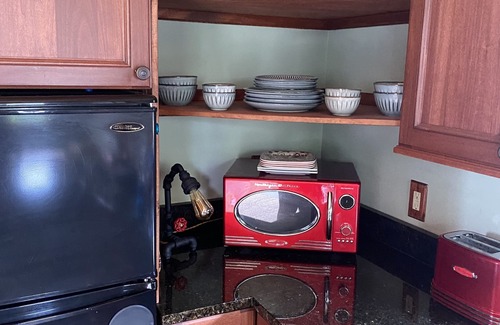 Charlevoix Cottage | Be our guests cottage nClose to Lake Michigan and 10 minutes to Charlevoix.