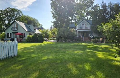 Charlevoix Cottage | Be our guests cottage nClose to Lake Michigan and 10 minutes to Charlevoix.