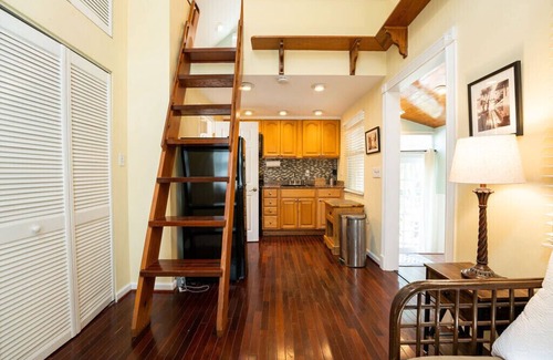 Midtown House | BE STILL- 4 Bedroom, 3 Bath with POOL & Guest Cottage