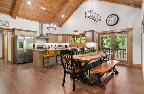 Skyland Cabin | Be the 1ST! NEW CONSTRUCTION 2023~LUXURY~Mtn Views~Hot Tub~Close to Everything!