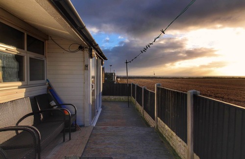 Bridlington Ski Chalet | Beach 100m - Sea View - Log Burner - Dogs Welcome