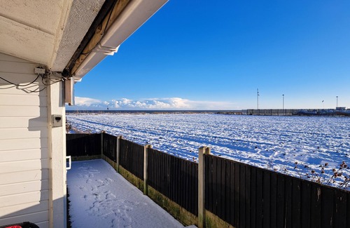 Bridlington Ski Chalet | Beach 100m - Sea View - Log Burner - Dogs Welcome