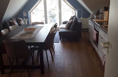 Kuehlungsborn Apartment | BEACH 50m, sehr ruhig, 100m Lidl, Netto, minicolf, 200 forest, 500m Steam train