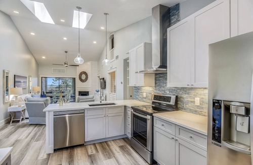 Sandestin House | Beach and Bay for Days | Water Views | Golf Cart | Walk to Beach & Baytowne Wharf!