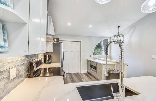 Sandestin House | Beach and Bay for Days | Water Views | Golf Cart | Walk to Beach & Baytowne Wharf!