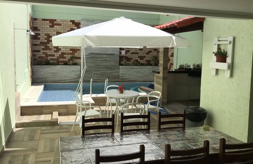 Praia Grande House | Beach and heated pool in the Diving Capital