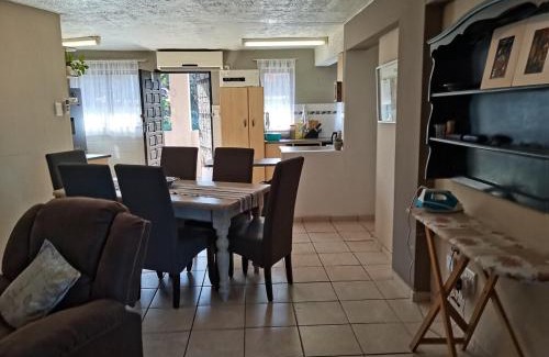 Kingsburgh Apartment | Beach Apartment - Warner Beach