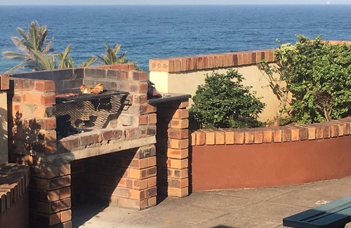 Umdloti Apartment | Beach apartment with breathtaking ocean views!