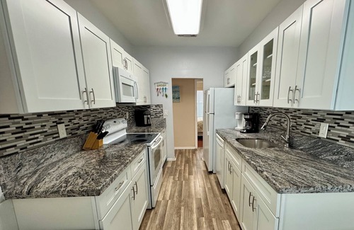 Hollywood South Central Beach Cottage | Beach Bliss 2/2 for 4-Pool-Beach 30 Steps