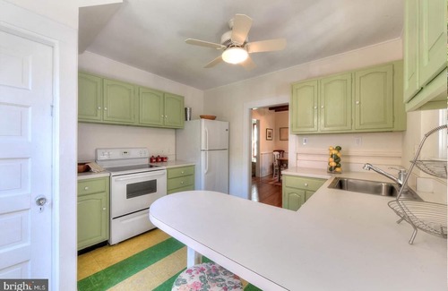 The Pines House | BEACH BLOCK IN THE PINES!