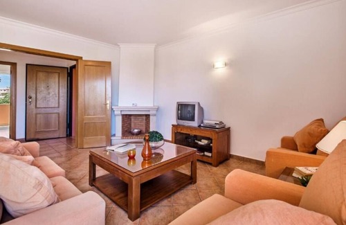 Meia Praia House | Beach Break! Spacious 3BR Accommodation, Fully-furnished, Kitchen, Garden View!