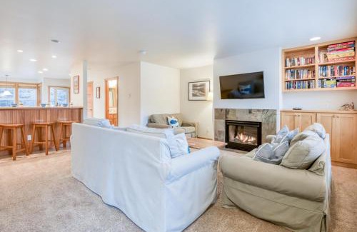 Shorepine Village House | Beach Break