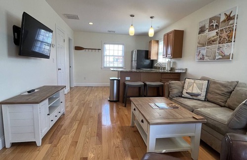 Falmouth Hotel | Beach Breeze Inn