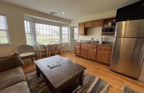 Falmouth Hotel | Beach Breeze Inn