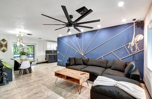 Palm Beach - West Palm Beach House | Beach Breeze near downtown, beaches and golfing!