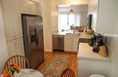 Yorktown Condo | Beach City Condo 1 Mile from Downtown, Pacific Ocean & The Beach