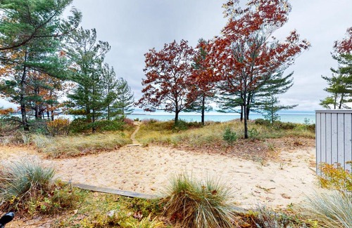 Glen Arbor Apartment | Beach Comber 15