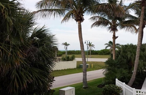 Fort Pierce House | Beach Cottage, Steps to Beach. Updated and Great Deal for Money. Pet Friendly.
