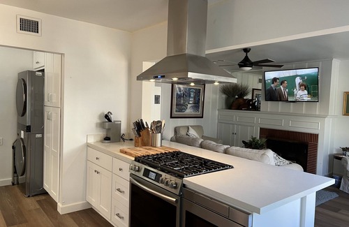 Gas Lamp Section House | Beach Cottage with Patio on Walk Street - OCEAN VIEWS