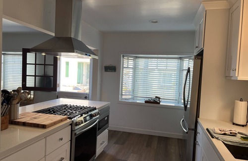 Gas Lamp Section House | Beach Cottage with Patio on Walk Street - OCEAN VIEWS