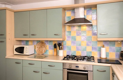Pevensey Cottage | Beach Cottage with garden that blends into the beach in Pevensey Bay