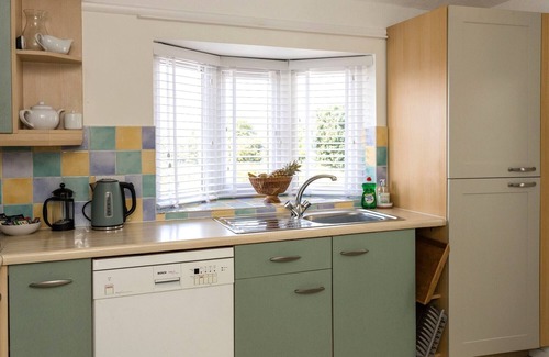 Pevensey Cottage | Beach Cottage with garden that blends into the beach in Pevensey Bay