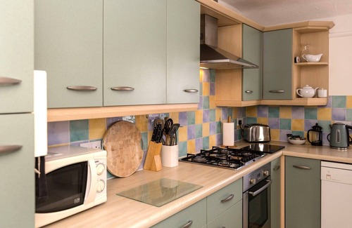 Pevensey Cottage | Beach Cottage with garden that blends into the beach in Pevensey Bay
