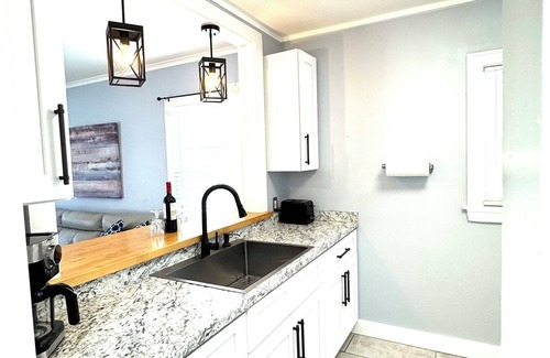 Pass-a-Grille House | BEACH COTTAGE with PORCH/60 SECONDS TO THE WATER