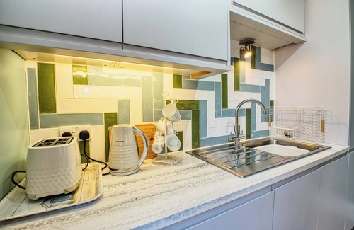 Margate Apartment | Beach, Dreamland, Restaurants Nearby- Sunny Garden