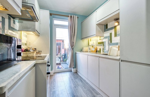 Margate Apartment | Beach, Dreamland, Restaurants Nearby- Sunny Garden